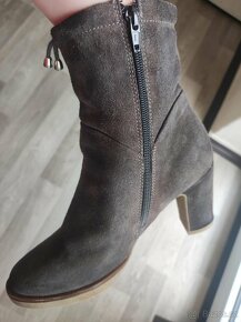 Krásné dámské kožené kozačky - 2