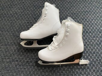Dívčí lední brusle - 2