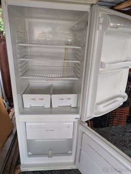 Prodám lednici s mrazákem Zanussi - 2
