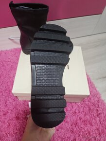 Nové kožené kotníkové boty kozačky Chelsea boty Lasocki vel. - 2