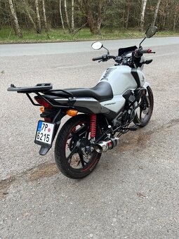 Honda CB125F (2023) – TOP STAV, výbava, 1. majitel - 2