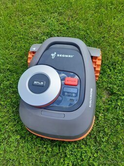 Robotická sekačka Segway Navimow H3000E - 2