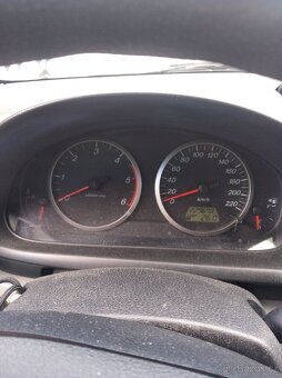 Prodám levně Mazda 2, sadu letních pneu. Nová baterie,zaruka - 2
