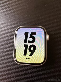 Apple Watch Series 8 45mm, Stříbrné - 2