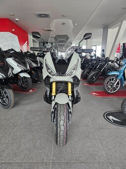 XADV 750 novy model 2025 - 2