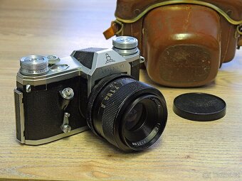 Analog Pentacon F (Contax F) r. v. 1956 + Revuenon 2,8/35 - 2