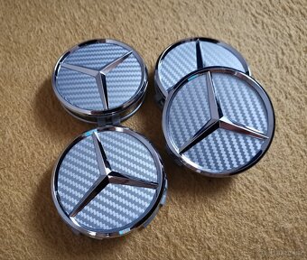 Středové krytky Mercedes 75mm černé stříbrné karbon pokličky - 2