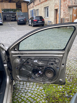 Škoda octavia 2 pravé přední dveře - 2