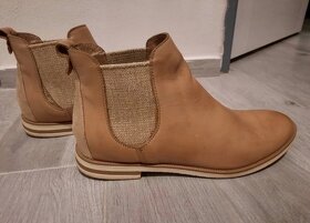 Dámské Kožené kotníkové boty z CCC - 2