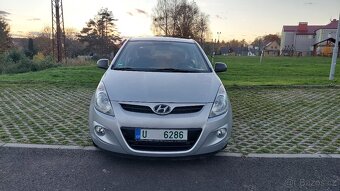i20 1,3i 57kw, r.v. 12/2012, nová stk+em, moc hezké auto - 2