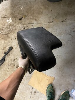 bmw e36 loketka kůže - 2