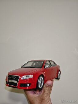 Model audi RS4 RED - 2