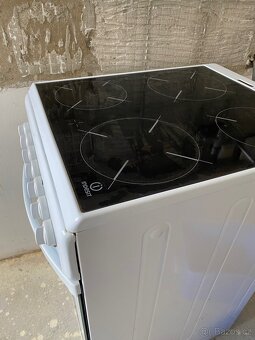 Indukcni sporak indesit - 2