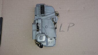 zámek levý, dveří řidiče peugeot 306 - 2