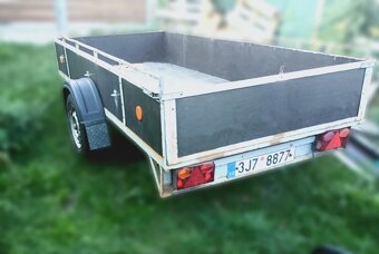 Přívěsný vozík za auto . - 2