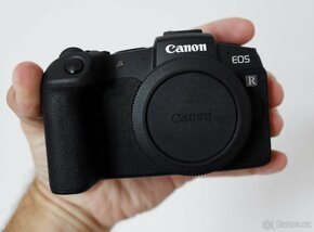 Canon EOS RP jako nový + rok záruka - 2