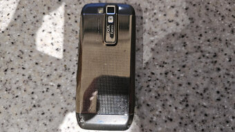 Nokia E66, volná na všechny operátory. - 2