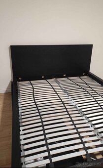 Postel IKEA MALM černá s roštem a úložným prostorem - 2