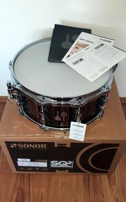 Prodám nový snare Sonor SQ2 Maple- 14x6,5" Ebony(PC33831,-) - 2