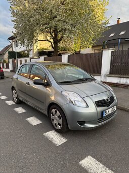 Toyota Yaris II 1.3 benzin - 2
