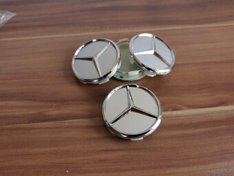 Středové krytky Mercedes 60mm černé stříbrné pokličky - 2