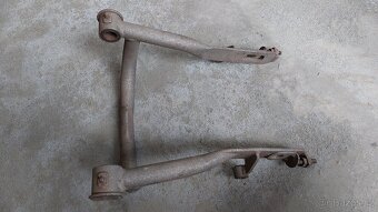 Zadní kyvná vidlice ČZ skútr prase Čezeta 502 - 2