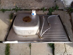 Dřez s odkapávačem vč. pákové baterie a hadic - 2