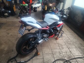 Triumph Street triple 675 - 2