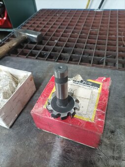 Fréza na T drážky úsečových per - 2