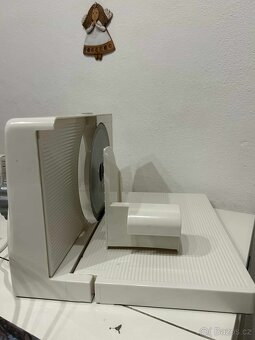 Elektrický kráječ na chleba Eta - 2