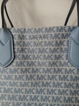 Moc pěkná modrá kabelka - 2