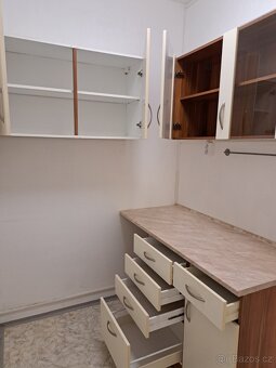 Malá kuchyňská linka ve výborném stavu - 2