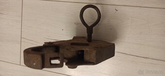 Starožitný Visací zámek - 2