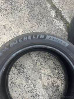 Prodám pneu Michelin Prymaci 4 235/50/19 - 2