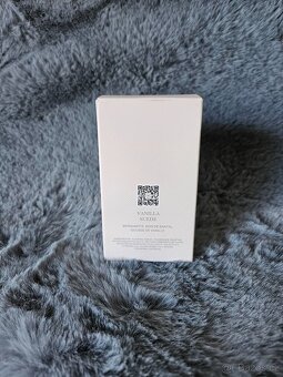 Ariana grande Vanilla Suede - 2