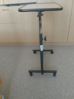 Stolek pro seniory k postely - 2
