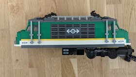 LEGO vlak lokomotiva ze setu 60198 bez motoru a powered up - 2