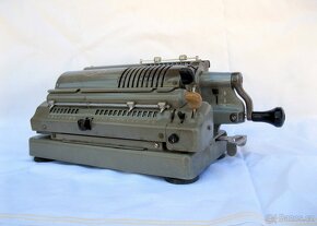 Počítačka - starožitný originál  zn: TriumphaTor - 2