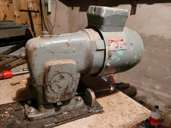 Elektro motor s převodovkou - 2