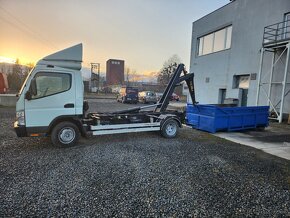 HÁKOVÝ NOSIČ KONTEJNERŮ  MITSUBISHI CANTER FUSO DO 3.5 TUNY - 2
