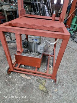 Hydraulický lis, ohýbačka plechu, bruska - 2