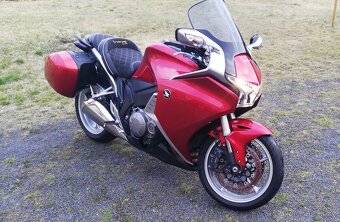 HONDA VFR 1200 F - 2