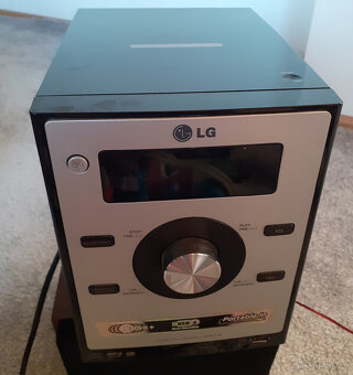 LG stereo Hi Fi system - 2