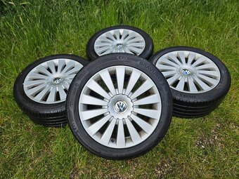 Kompletní letní orig. Alu kola VW MACAU - 235/45 R17 - 5x112 - 2