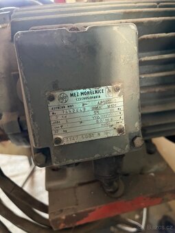 Stolní rozbrušovačka, rozbrus 380V 4kolík včetně svěráku - 2