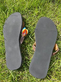 Pantofle žabky s ozdobnými barevnými korálky - 2