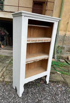 Stará skříň do chalupy. - 2