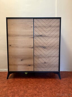 Designová skříňka - dub/černá, jako nová - 2