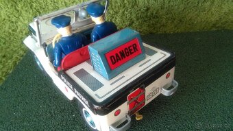 50 let stare plechove auto na baterie koupeno v tuzexu - 2