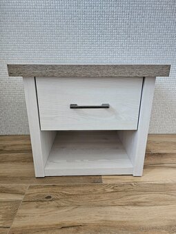 NOVÝ NOČNÍ STOLEK PROVENCE, PC 2699 KČ - 2